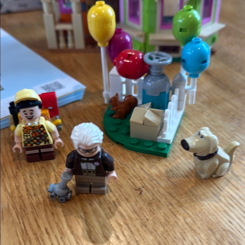 Genuine LEGO Disney UP House with Balloons Dug (Open Box) - Picture 3 of 13